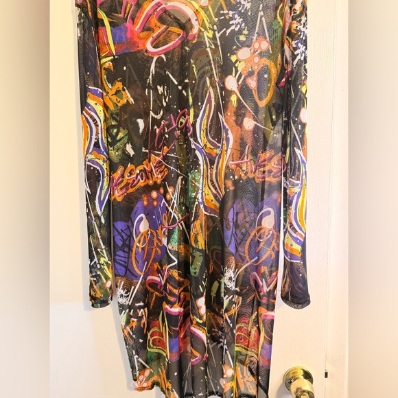 Graffiti Split Tunic Top - Picture 7 of 8